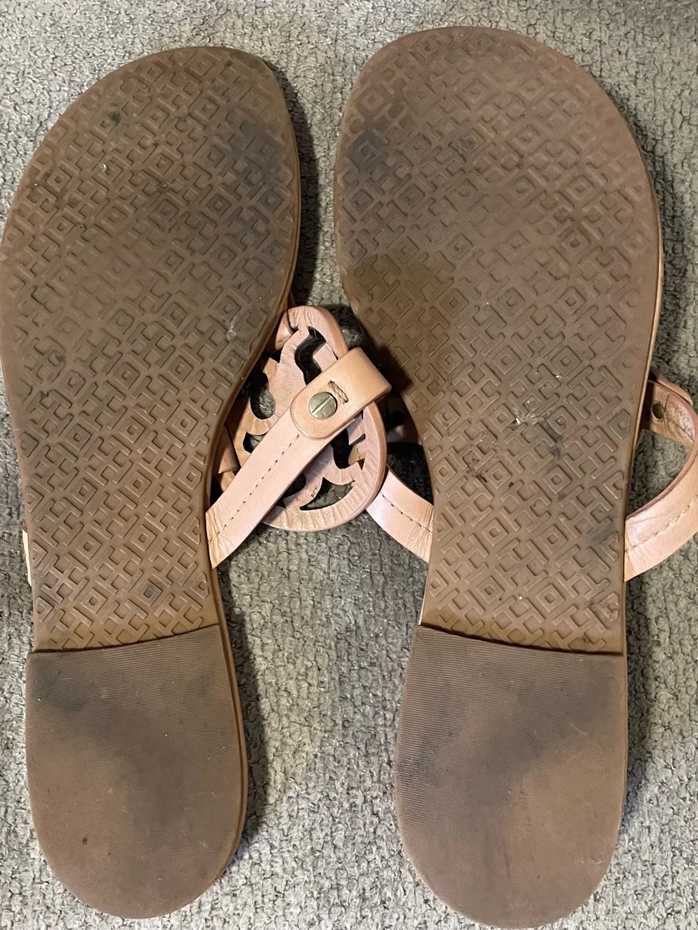 Tory Burch Logo Tan Thong Sandals Size 9 - Picture 3 of 3